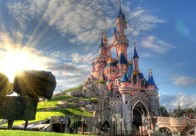 Explore Disneyland – Popular Tourist Attractions in Paris